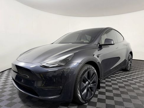 Used 2024 Tesla Model Y Long Range AWD/4WD image 2