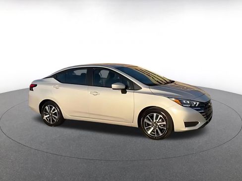 Used 2025 Nissan Versa SV image 2