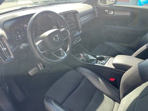 Used 2022 Volvo XC40 T5 R-Design w/ Advanced Package image 4