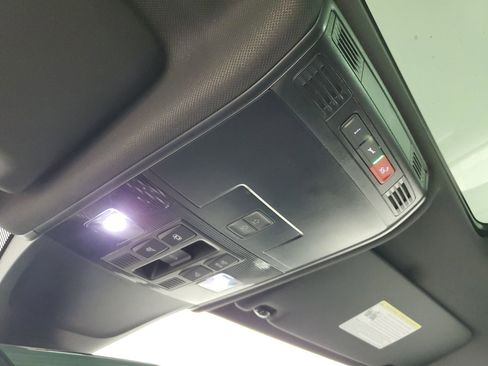 Used 2022 Volkswagen Tiguan SE R-Line image 41