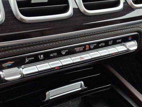 Used 2023 Mercedes-Benz GLS 450 4MATIC image 18