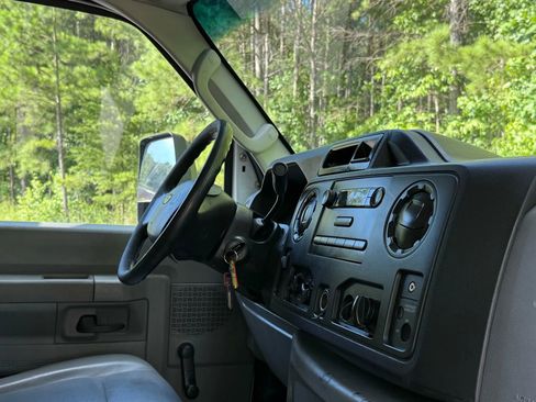 Used 2016 Ford E-350 and Econoline 350 Super Duty image 21