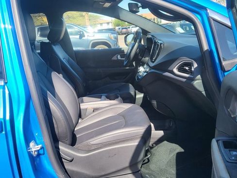 Used 2026 Chrysler Pacifica Select FWD image 19