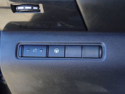 Used 2024 Nissan Pathfinder SV image 23