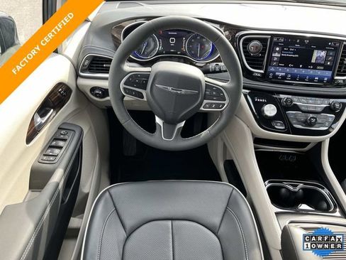 Certified 2024 Chrysler Pacifica Limited image 15