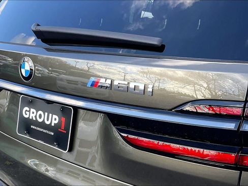 Used 2025 BMW X7 M60i image 9