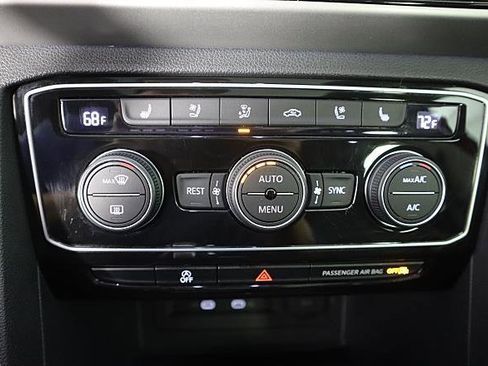 Used 2021 Volkswagen Atlas SEL Premium image 33