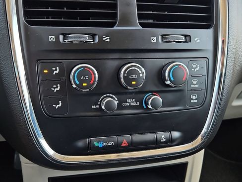 Used 2016 Dodge Grand Caravan SE w/ Quick Order Package 29E SE FWD image 25