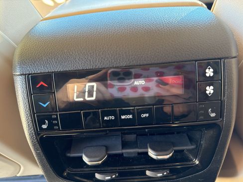 Used 2022 Jeep Grand Cherokee L Limited w/ Luxury Tech Group II image 30