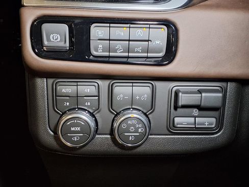 New 2026 GMC Yukon Denali Ultimate w/ LPO, Illumination Package AWD/4WD image 17