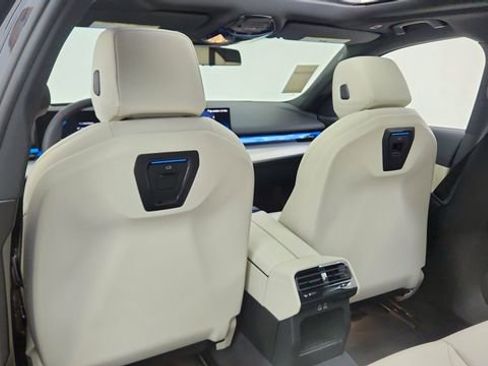 Used 2025 BMW i5 xDrive40 w/ M Sport Package image 32