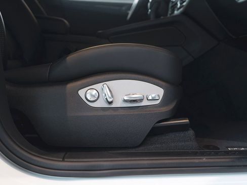 New 2026 Porsche Macan image 31