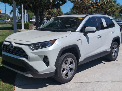 Certified 2020 Toyota RAV4 Limited AWD/4WD image 5