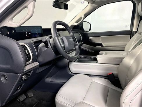 Used 2025 Ford Expedition Active AWD/4WD image 13