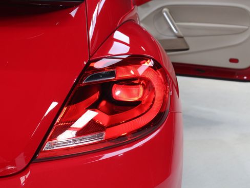Used 2014 Volkswagen Beetle TDI FWD image 18
