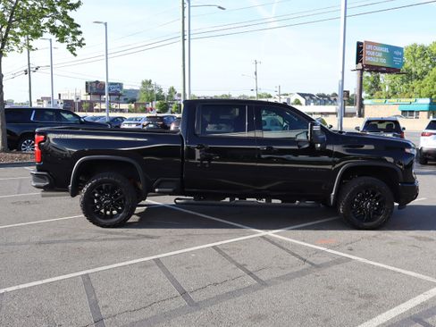 Used 2025 Chevrolet Silverado 2500 LTZ w/ LTZ Plus Package AWD/4WD image 11