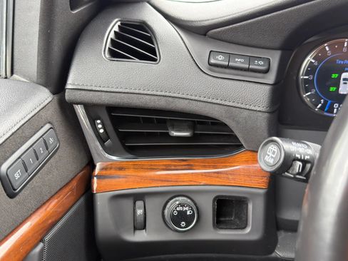 Used 2018 Cadillac Escalade Luxury RWD image 27