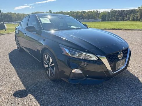Used 2021 Nissan Altima 2.5 SV image 2