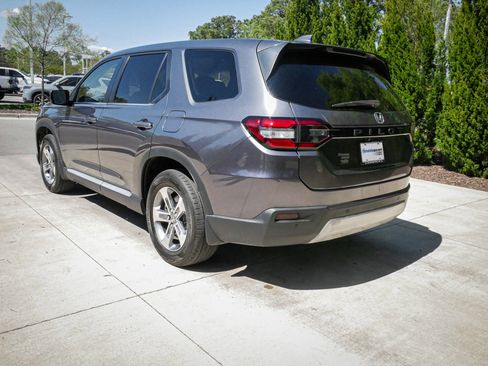 Used 2025 Honda Pilot EX-L image 8