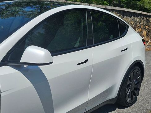 Used 2023 Tesla Model Y Performance AWD/4WD image 22
