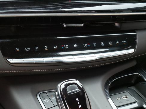 Used 2023 Cadillac Escalade Sport w/ Touring Package AWD/4WD image 18