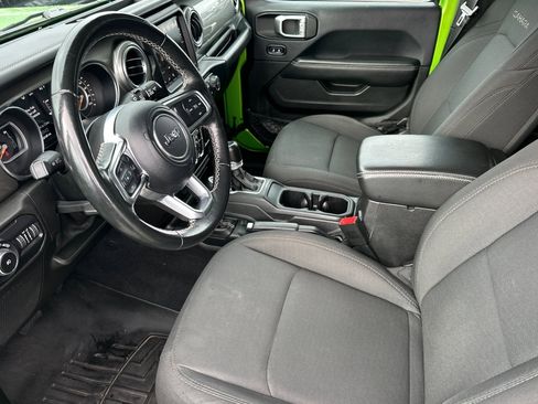 Used 2019 Jeep Wrangler Unlimited Sahara w/ Uconnect 4C Nav & Sound Group image 10