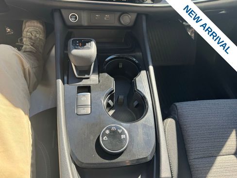 Used 2023 Nissan Rogue SV image 27