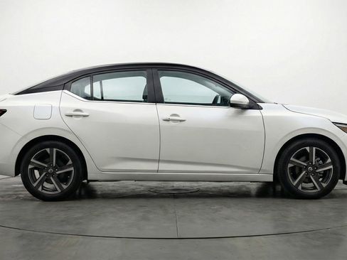 Used 2025 Nissan Sentra SV image 11