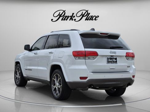 Used 2018 Jeep Grand Cherokee Limited image 3