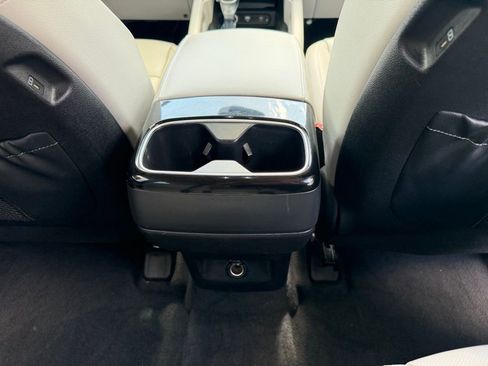 Used 2024 Kia Telluride EX image 32