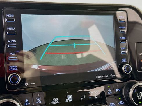 Used 2021 Toyota Highlander XLE FWD image 10
