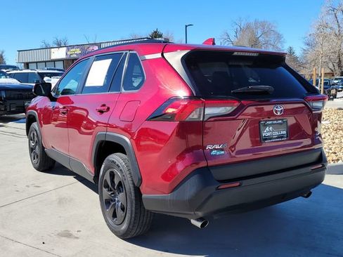 Used 2019 Toyota RAV4 LE w/ Carpet Mat Package image 3