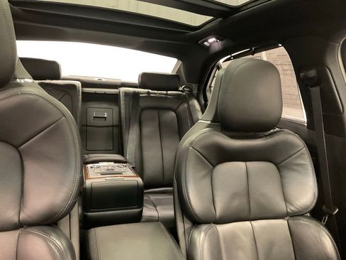 Used 2017 Lincoln Continental Reserve w/ Luxury Package AWD/4WD image 32