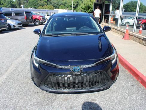 Used 2023 Toyota Corolla LE FWD image 2