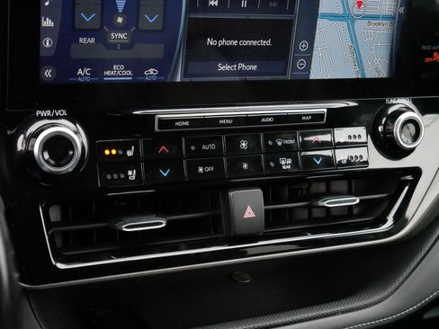 Used 2021 Toyota Highlander Limited image 23