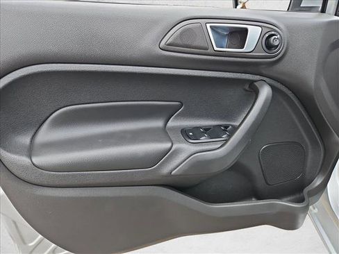 Used 2014 Ford Fiesta Titanium image 10