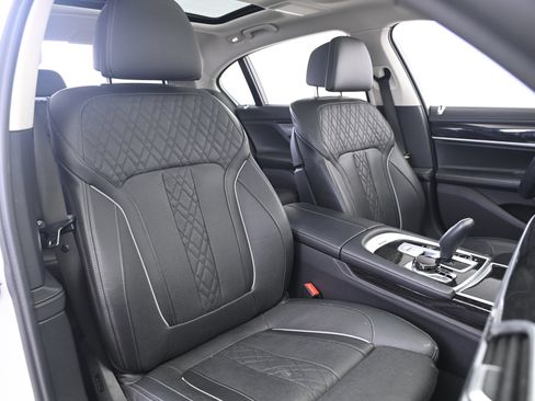 Used 2018 BMW 750i xDrive AWD/4WD image 24