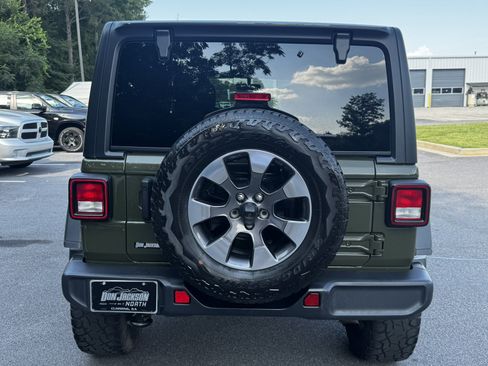 Used 2022 Jeep Wrangler Unlimited Rubicon AWD/4WD image 6