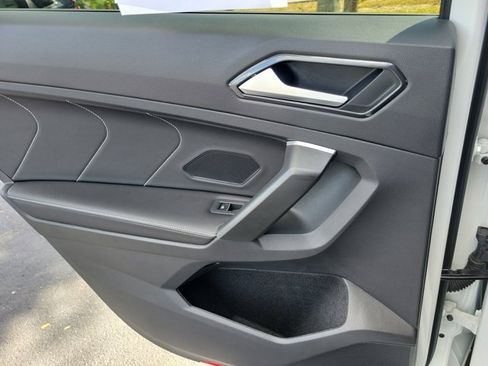 Used 2024 Volkswagen Tiguan SE R-Line image 17