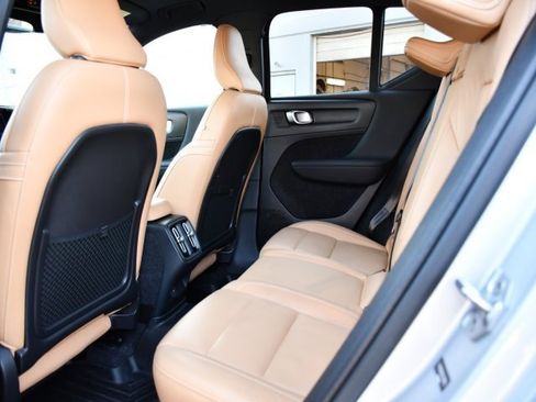 Used 2019 Volvo XC40 T5 Momentum image 18