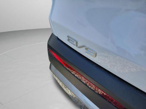 New 2026 Kia EV9 Wind AWD/4WD image 30