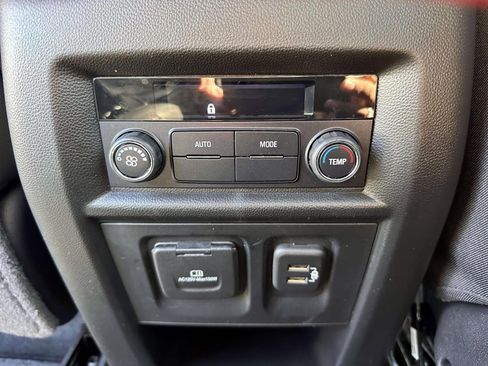 Used 2023 Chevrolet Traverse RS AWD/4WD image 14
