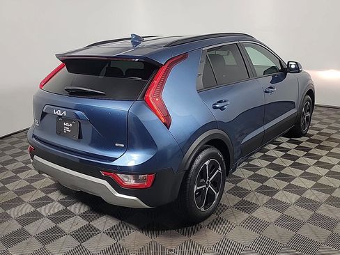 Used 2025 Kia Niro EX image 4