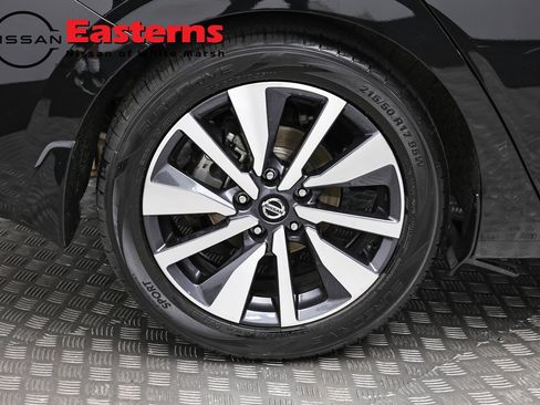 Used 2020 Nissan Sentra SV w/ SV Premium Package FWD image 29