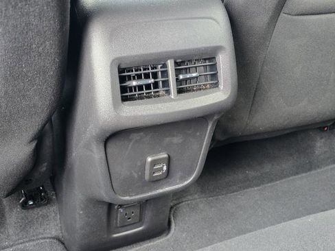 Used 2023 Chevrolet Equinox LT image 29