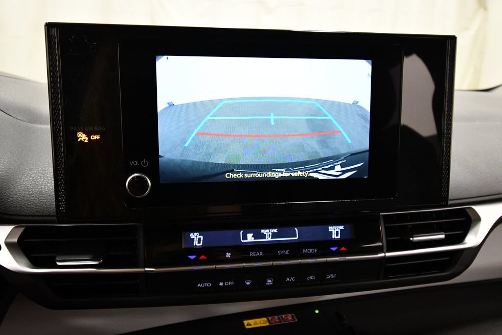 Used 2025 Toyota Sienna LE FWD image 24