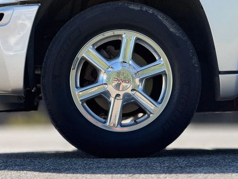 Used 2008 GMC Envoy SLE w/ Sun And Sound Package image 30