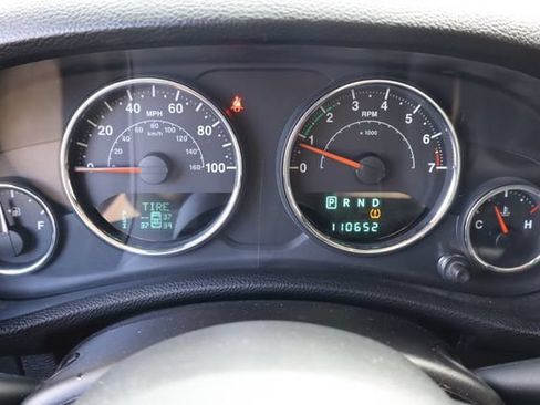Used 2013 Jeep Wrangler Unlimited Sahara w/ Connectivity Group AWD/4WD image 8