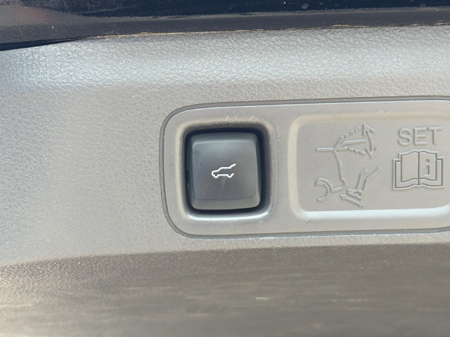Certified 2018 Ford Expedition XLT w/ Equipment Group 202A RWD image 21