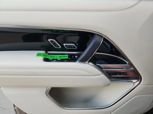 New 2026 Land Rover Range Rover Long Wheelbase SE image 21